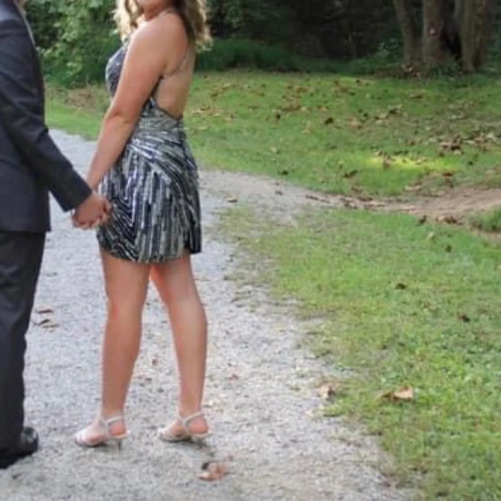 Gorgeous formal dress - Picture 4 of 10